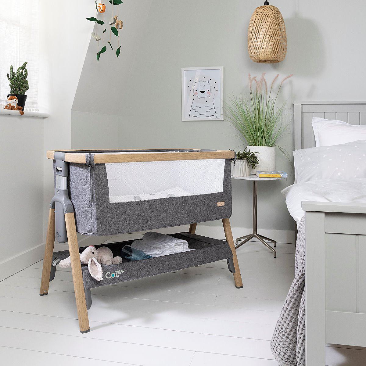 Atletisch Meander Vroegst CoZee Bedside Crib Oak and Charcoal - Tutti Bambini