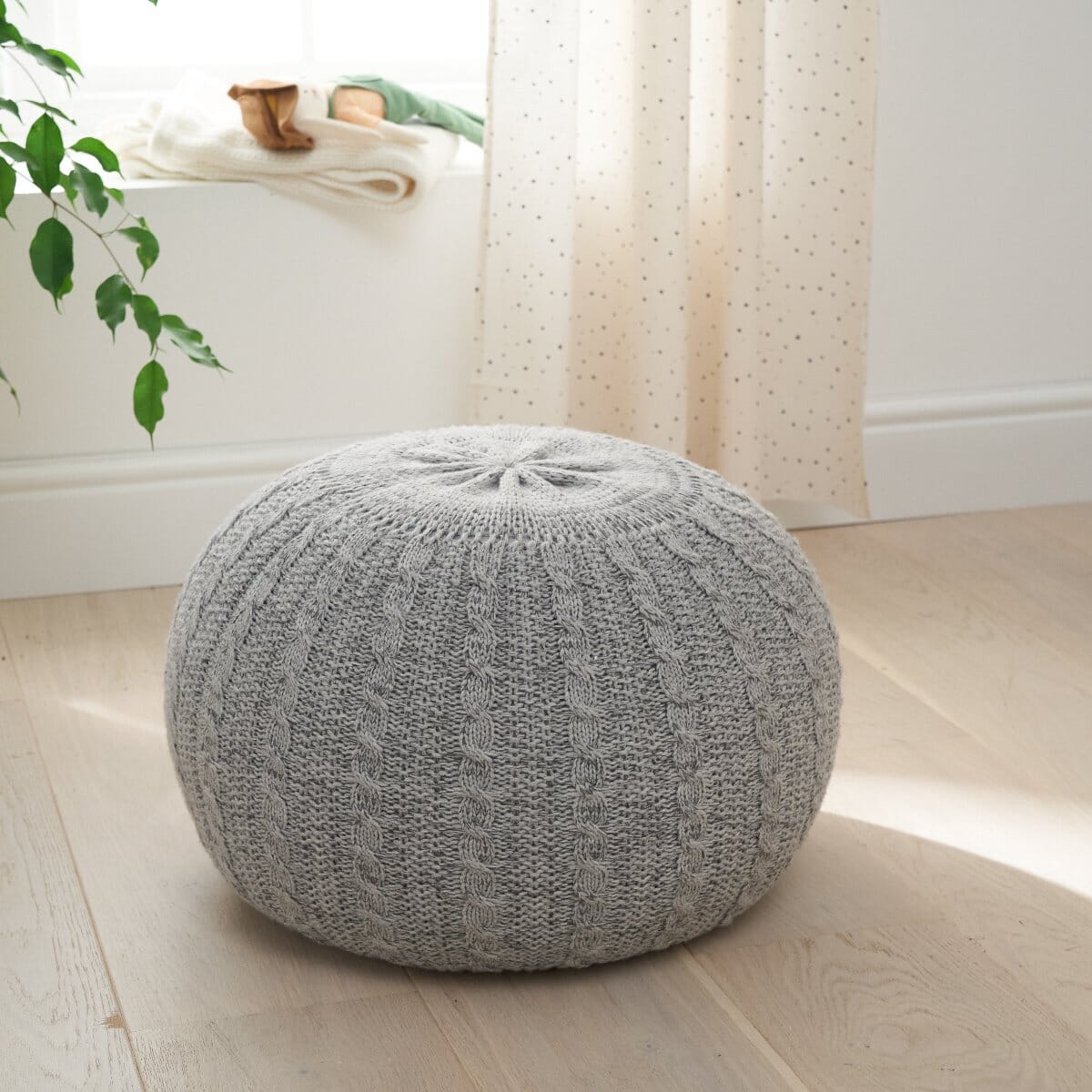 Knitted grey store pouffe