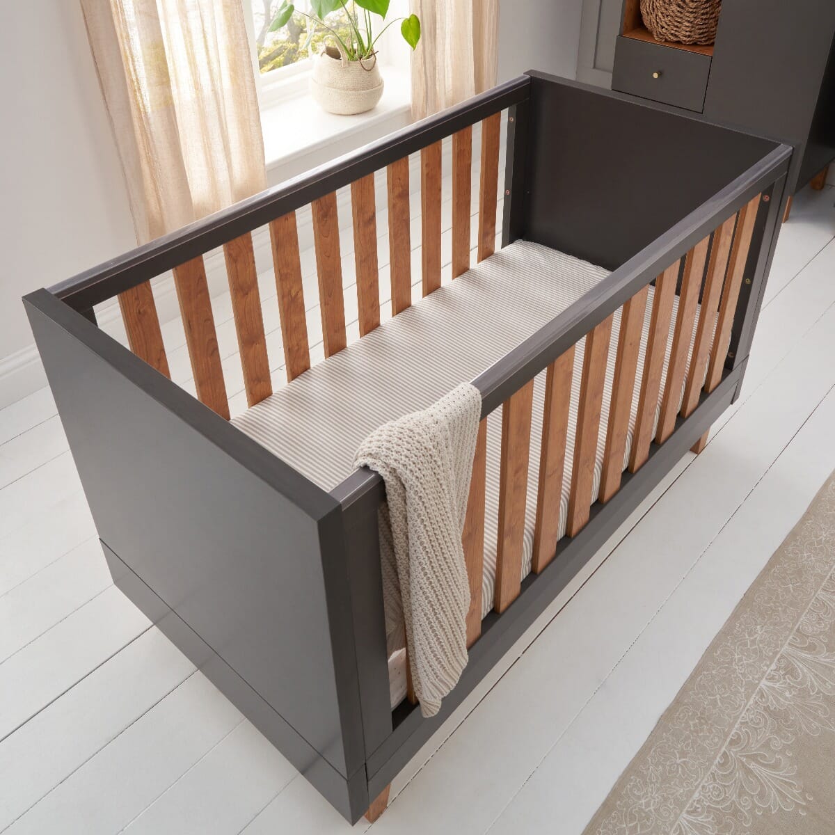 Como Cot Bed