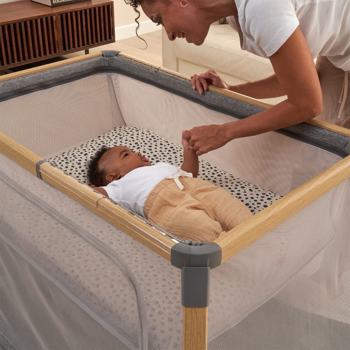 Travel store crib newborn