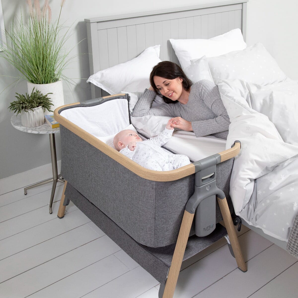 Mini store bedside crib