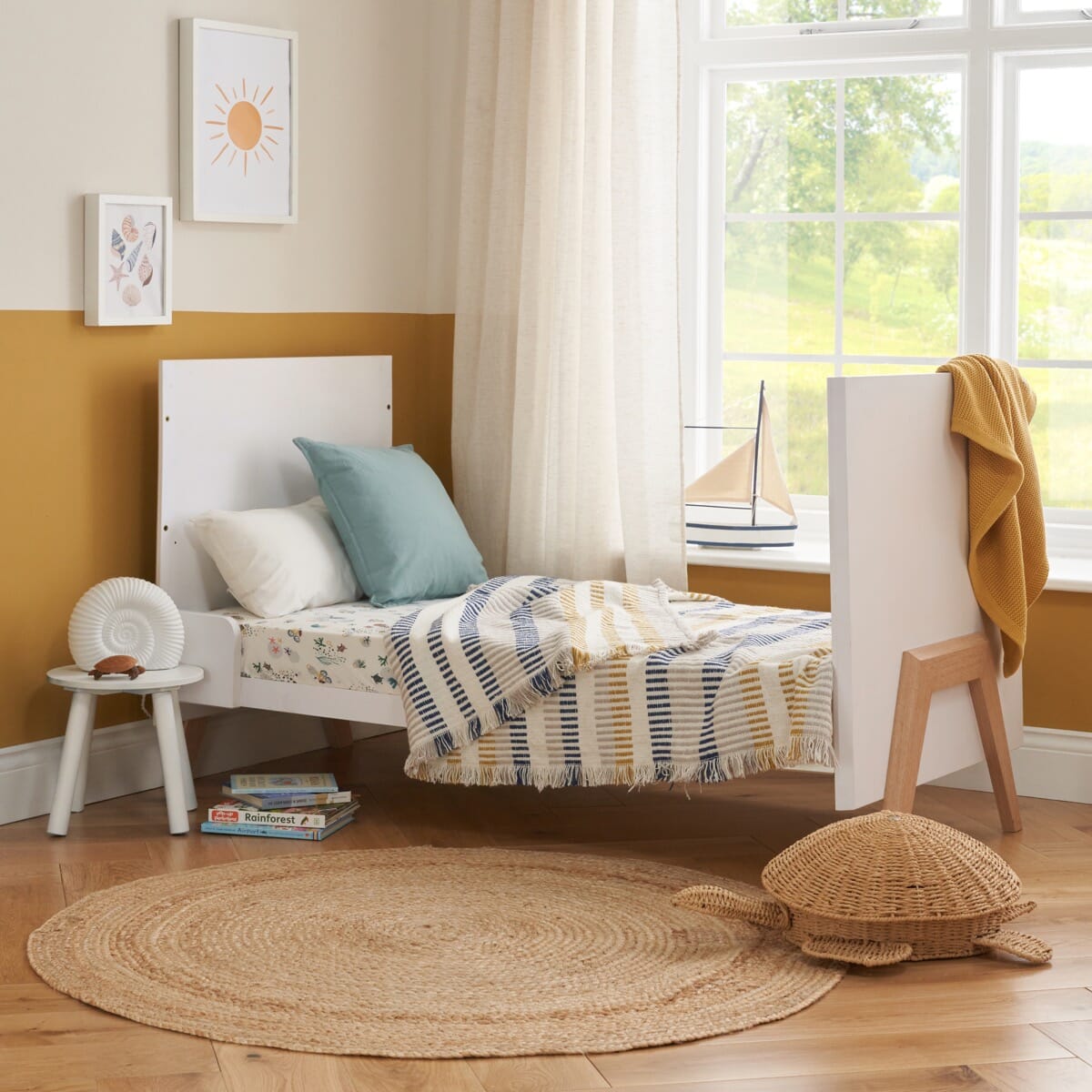 Fuori Cot Bed White Light Oak Tutti Bambini