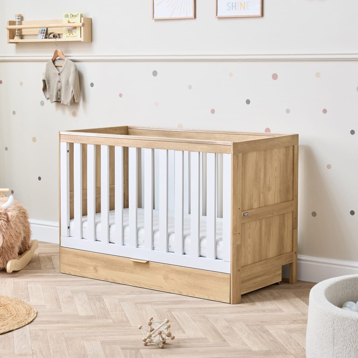 Riley Mini Cot Bed with Drawer - Maple Oak & White