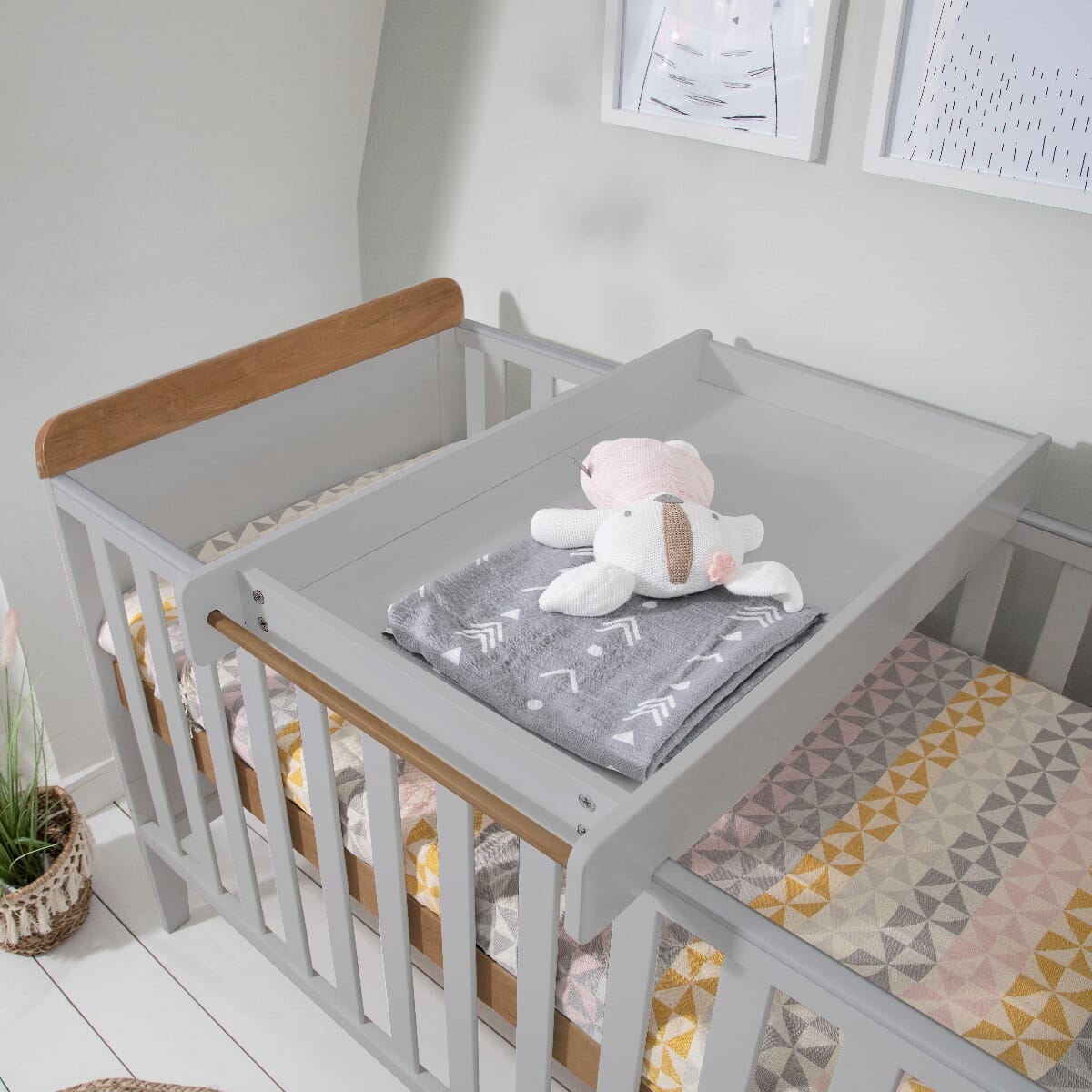 Tutti bambini universal cot top changer 2025
